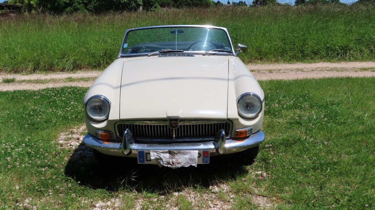 MG MGB cabriolet - 1972 LesAnciennes.com