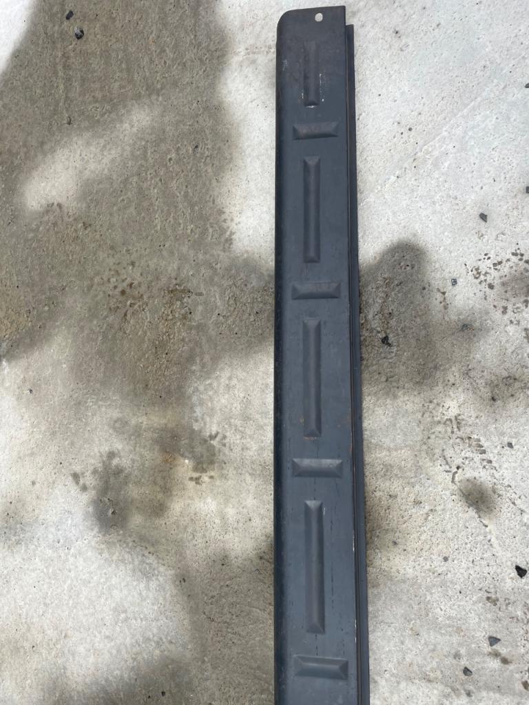 Longeron gauche neuf PEUGEOT 403 Berline LesAnciennes.com