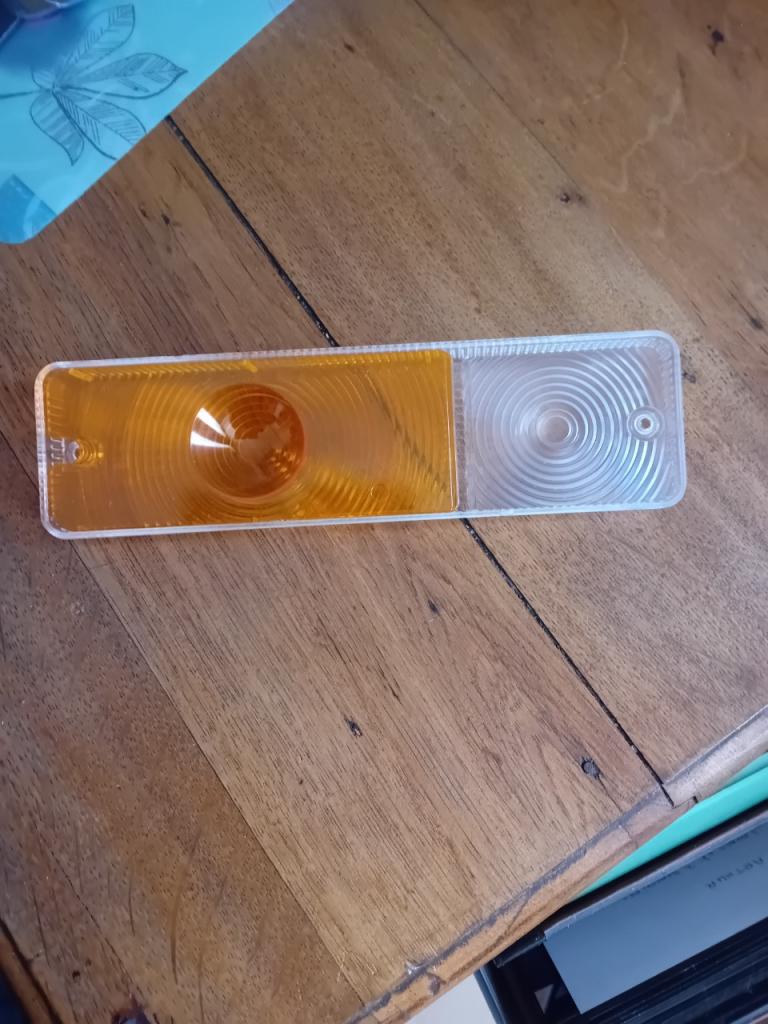 Clignotant PEUGEOT 104 berlin LesAnciennes.com