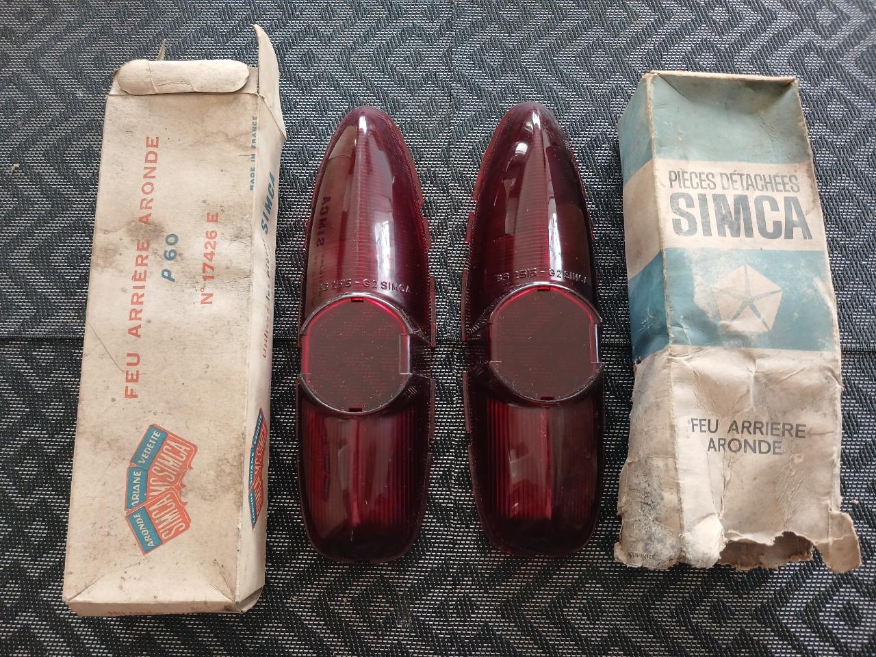 Cabochons de feux arrière SIMCA Aronde P60 LesAnciennes.com