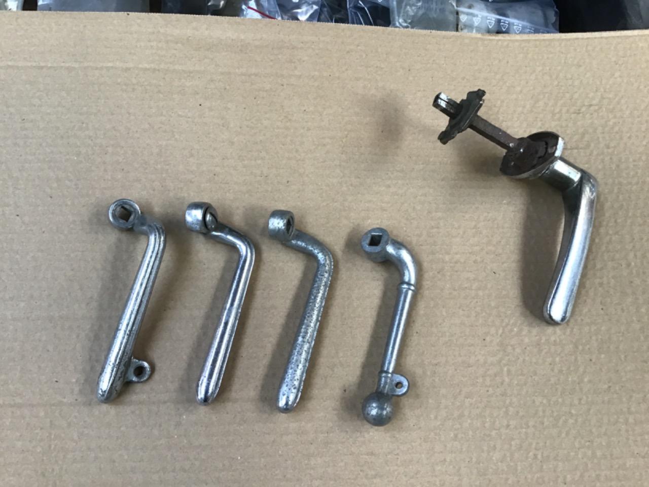 POIGNÉES + CG. SIMCA 8 LesAnciennes.com