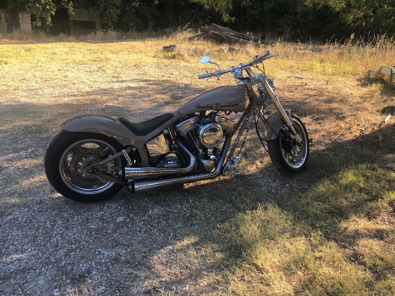 HARLEY DAVIDSON Heritage Softail - 1985 LesAnciennes.com