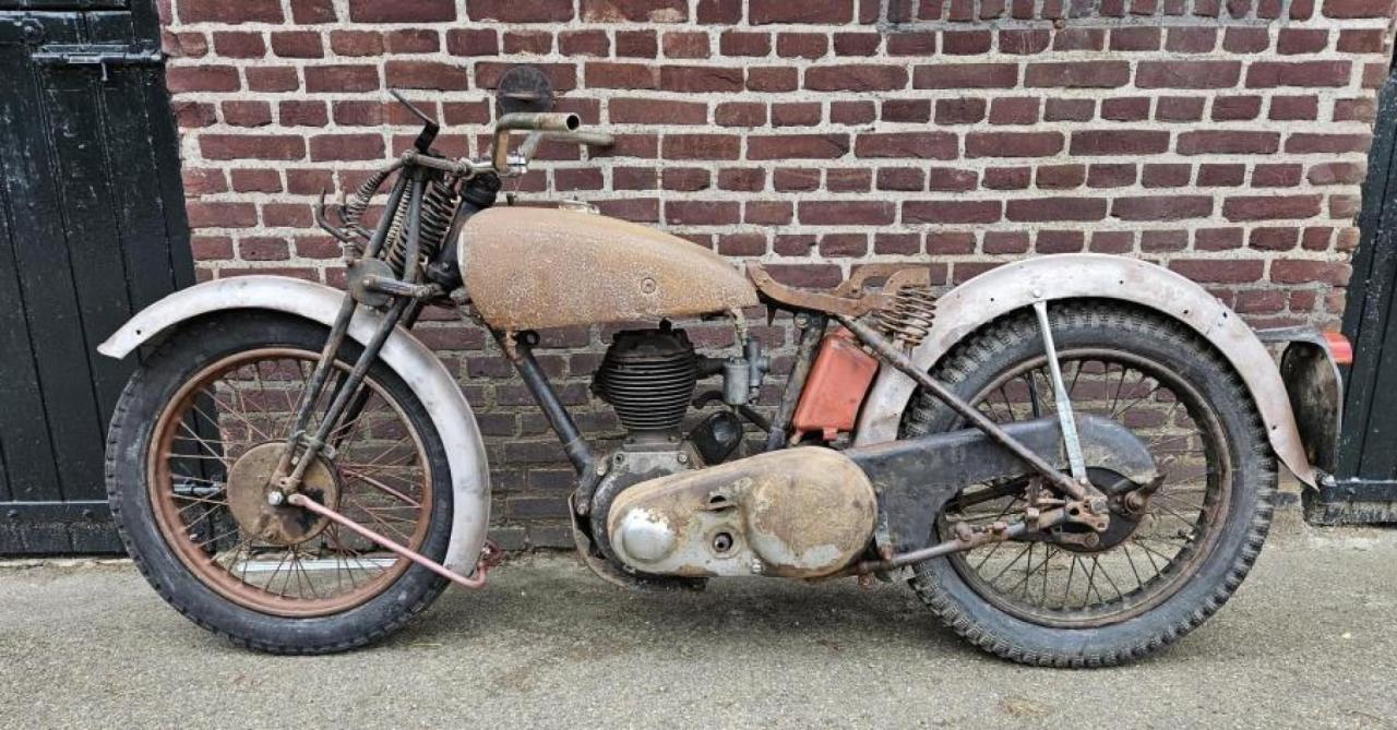 1943 Norton 16H 500cc project with Swedish papers LesAnciennes.com