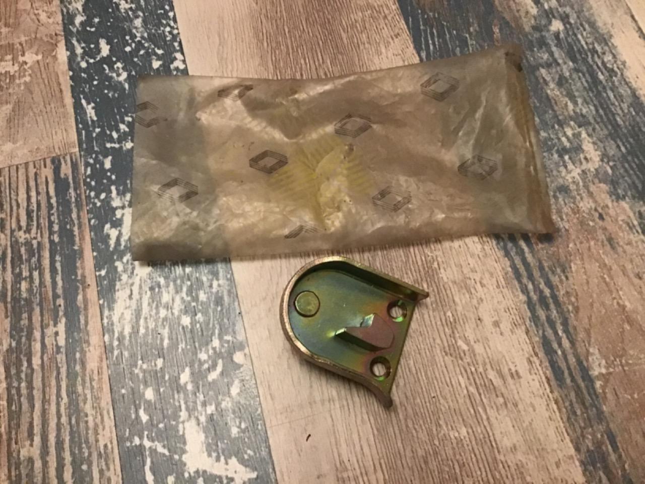 GACHE NEUVE PORTE ARRIÈRE RENAULT 4 (R4) F4 LesAnciennes.com