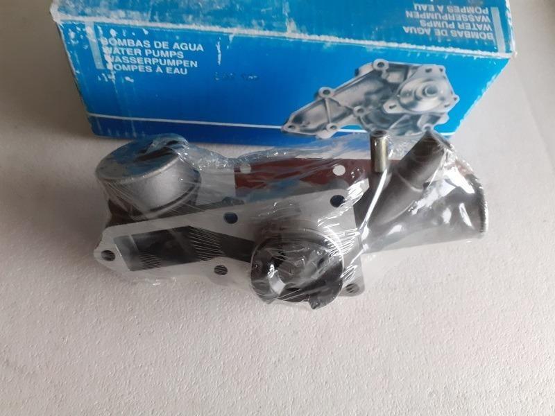 Pompe à eau PEUGEOT 404 LesAnciennes.com