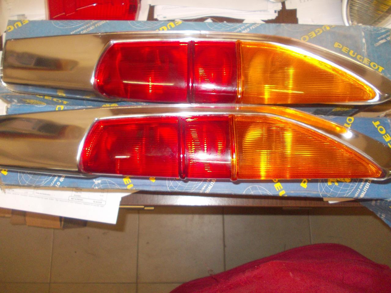 Feu PEUGEOT 404 1er modèle LesAnciennes.com