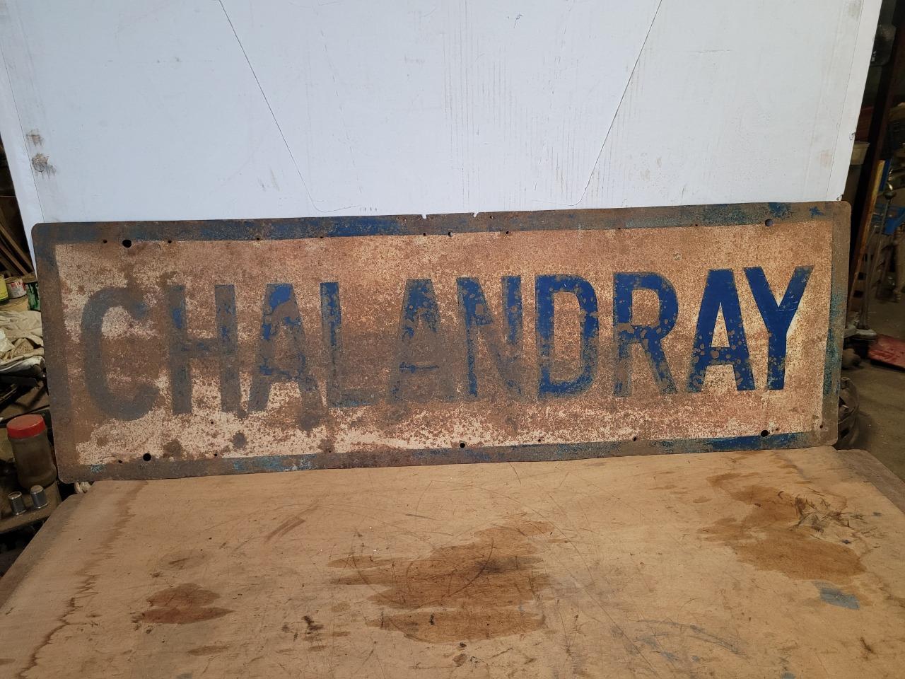Panneau routier Chalandray époque 1925 LesAnciennes.com