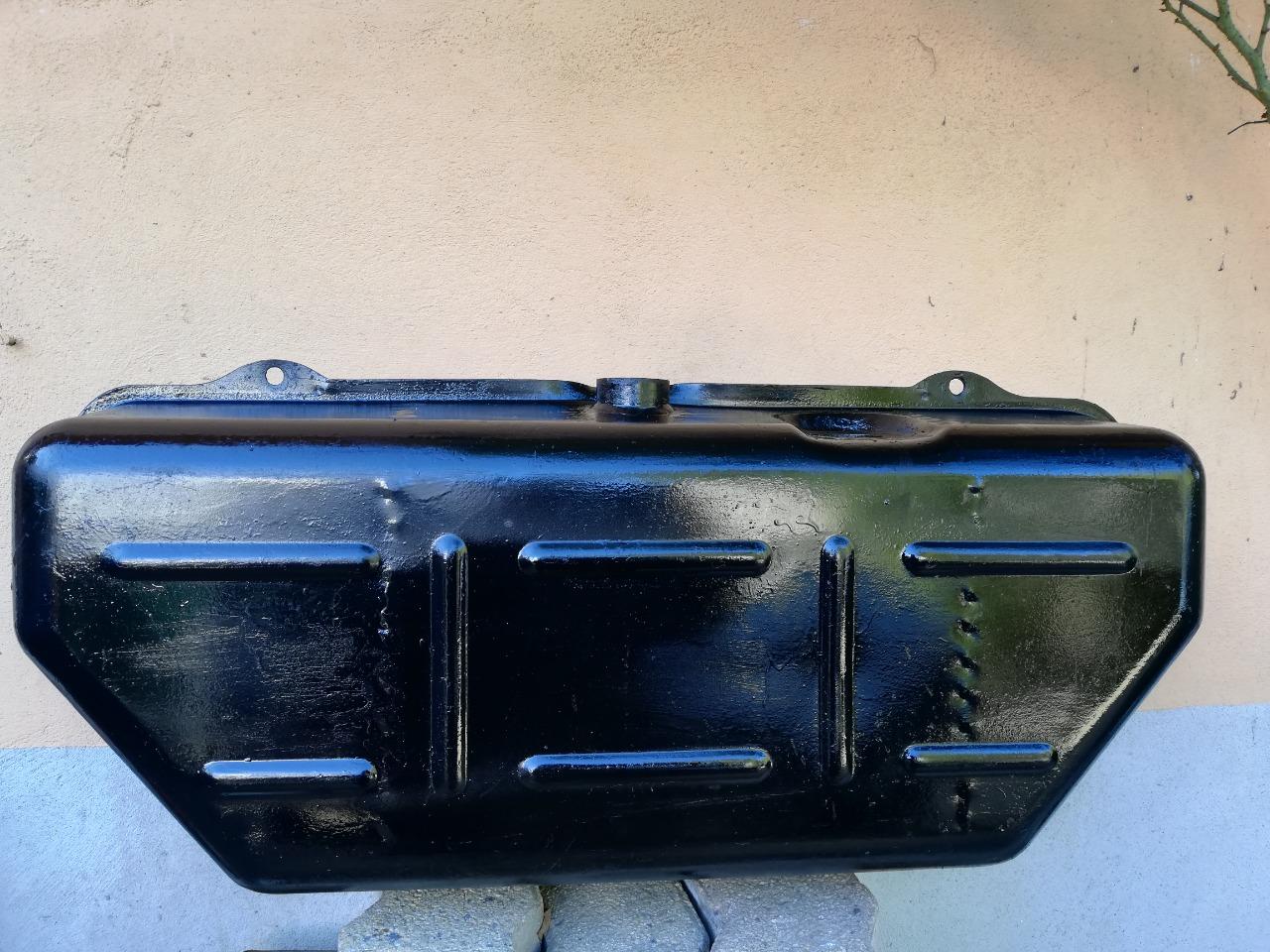 Réservoir TRIUMPH TR4/TR4A/TR250 et TR6 carbus LesAnciennes.com