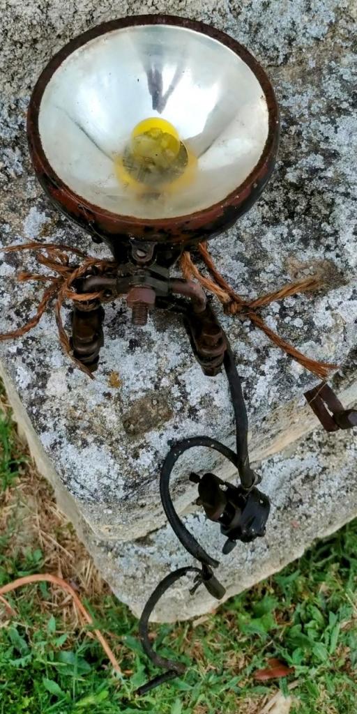 PHARE DE MOTOBECANE 250CC. LesAnciennes.com