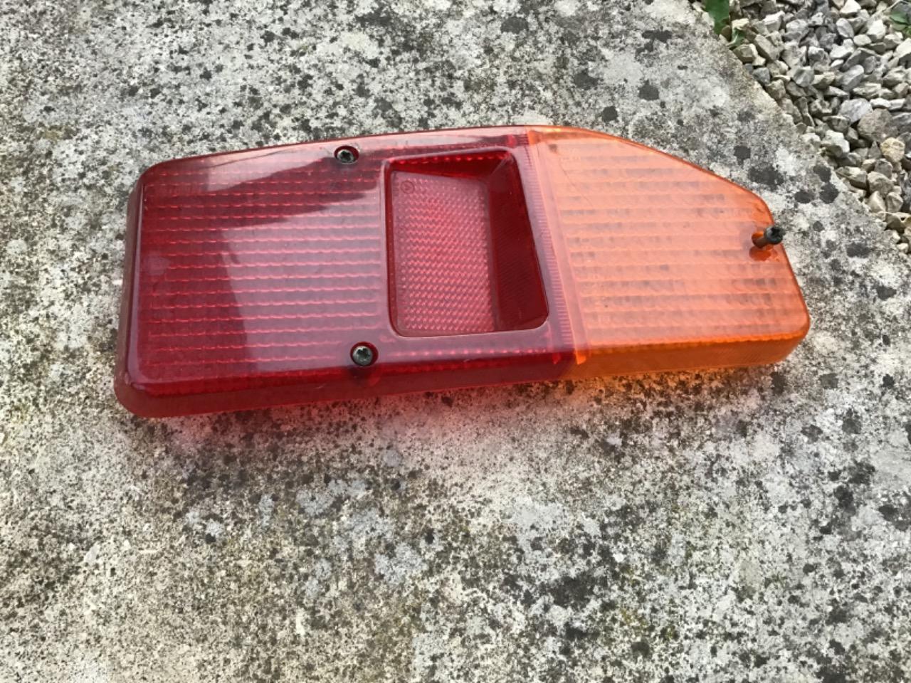 Cabochon RENAULT 12 (R12) break LesAnciennes.com