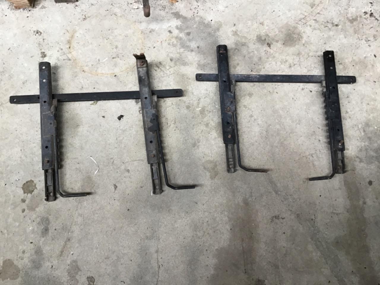 GLISSIÈRES DE SIÈGES LesAnciennes.com