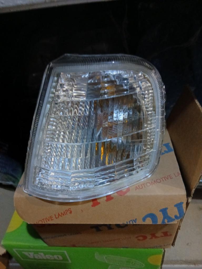 Clignotant PEUGEOT 405 LesAnciennes.com