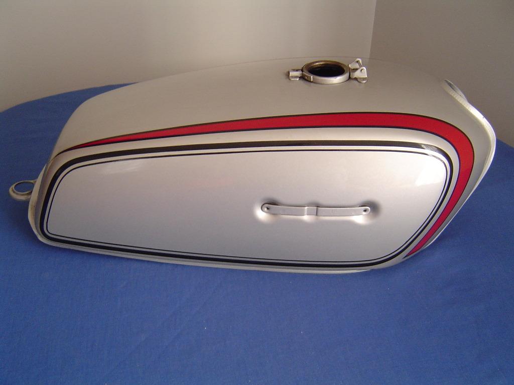 Réservoir d\'origine YAMAHA RS 125 NEUF LesAnciennes.com