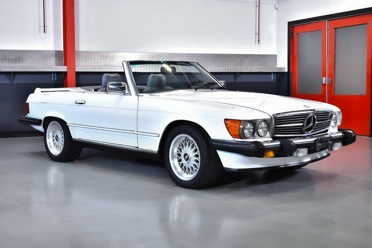 1989 Mercedes-Benz R107 560SL Convertible 5,6L V8 LesAnciennes.com