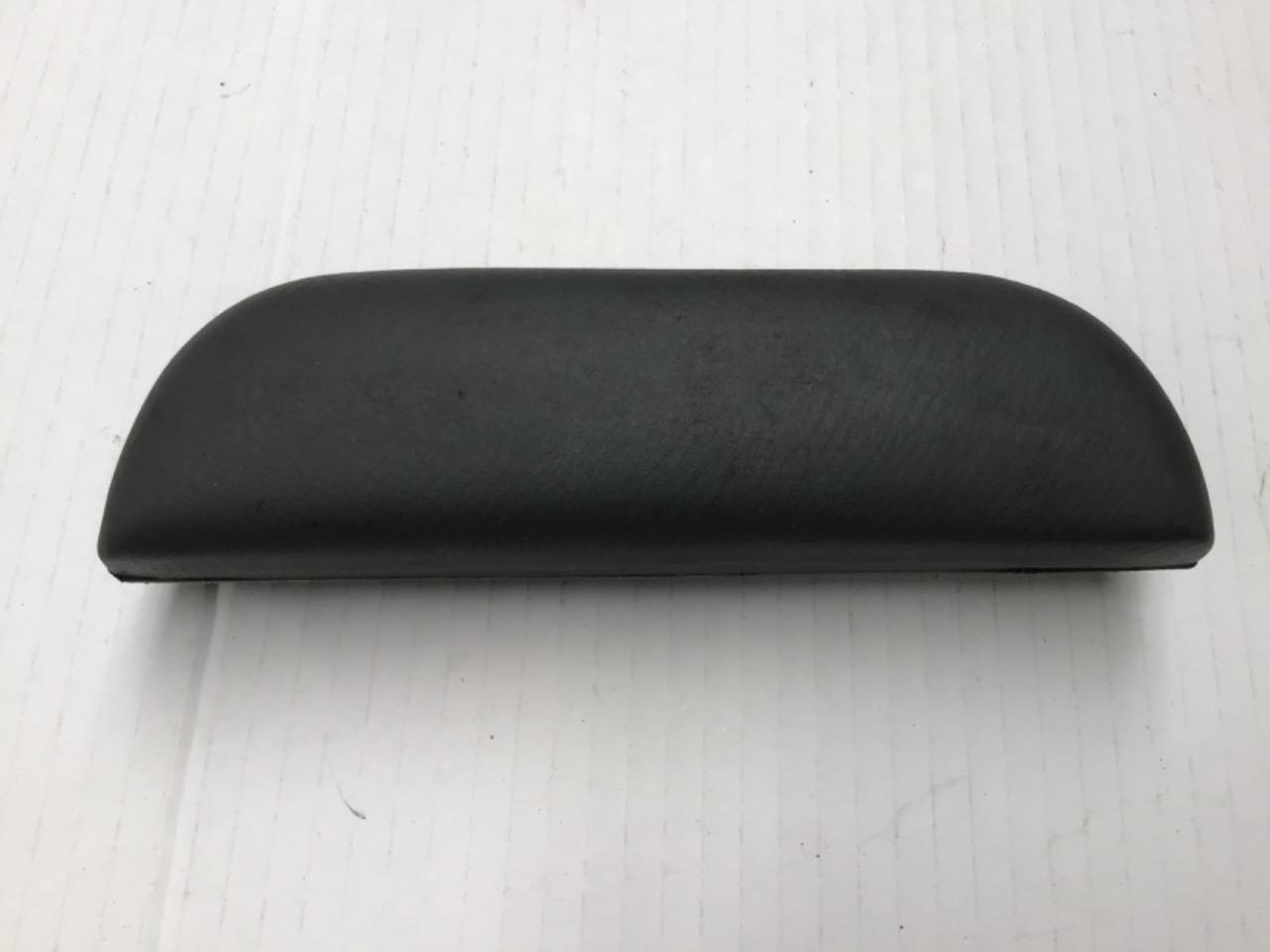 BANDEAU CAOUTCHOUC NEUF ACCOUDOIR PEUGEOT 403 LesAnciennes.com