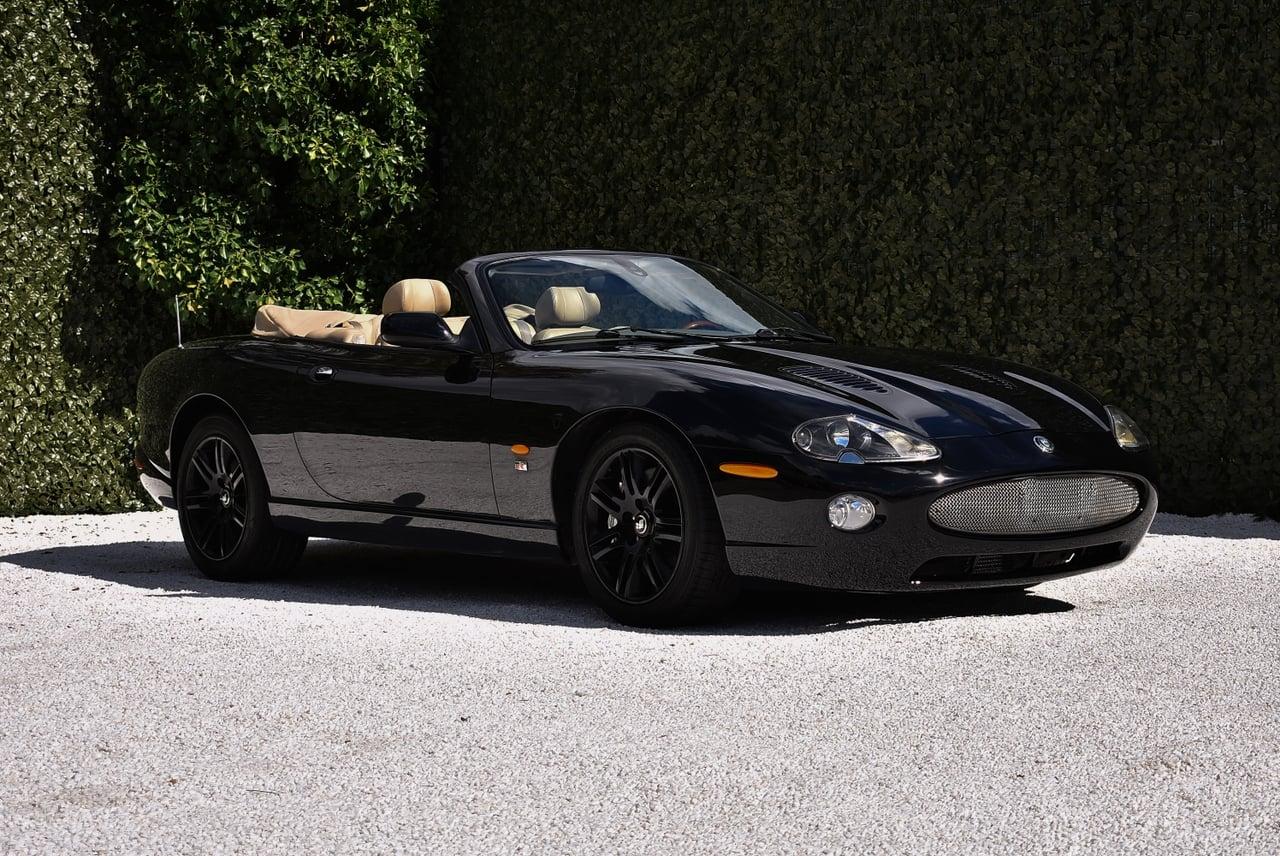 2005 Jaguar XKR Convertible 4,2L V8 LesAnciennes.com