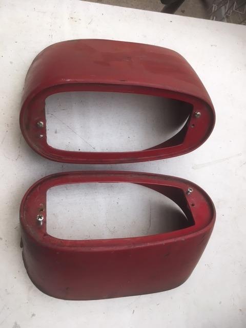 Supports feux AR D ou G VOLVO PV544 LesAnciennes.com