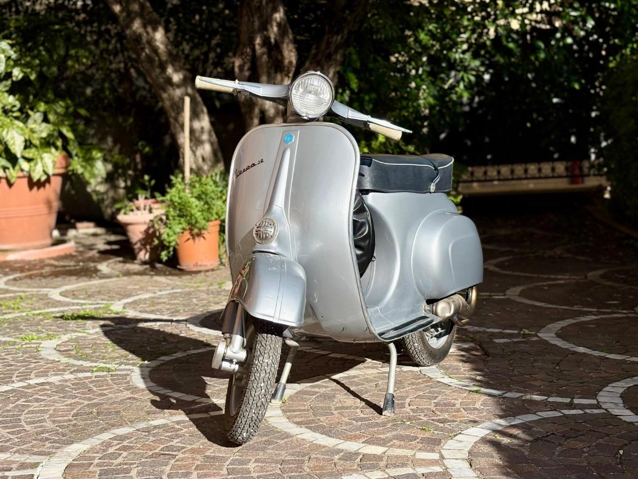VESPA 50 R - 1975 LesAnciennes.com