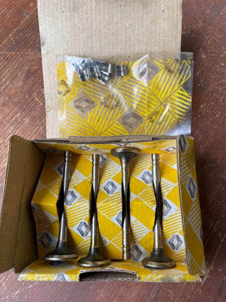 Soupapes RENAULT 8 (R8) LesAnciennes.com