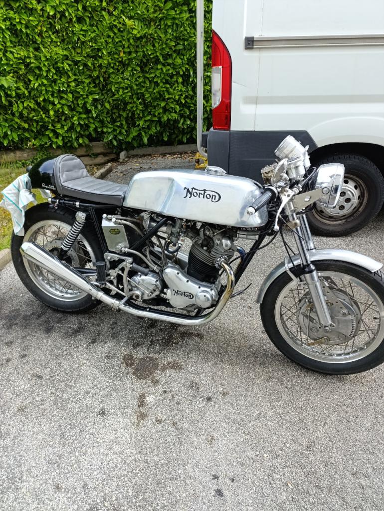 NORTON Commando 850 - 1972 LesAnciennes.com
