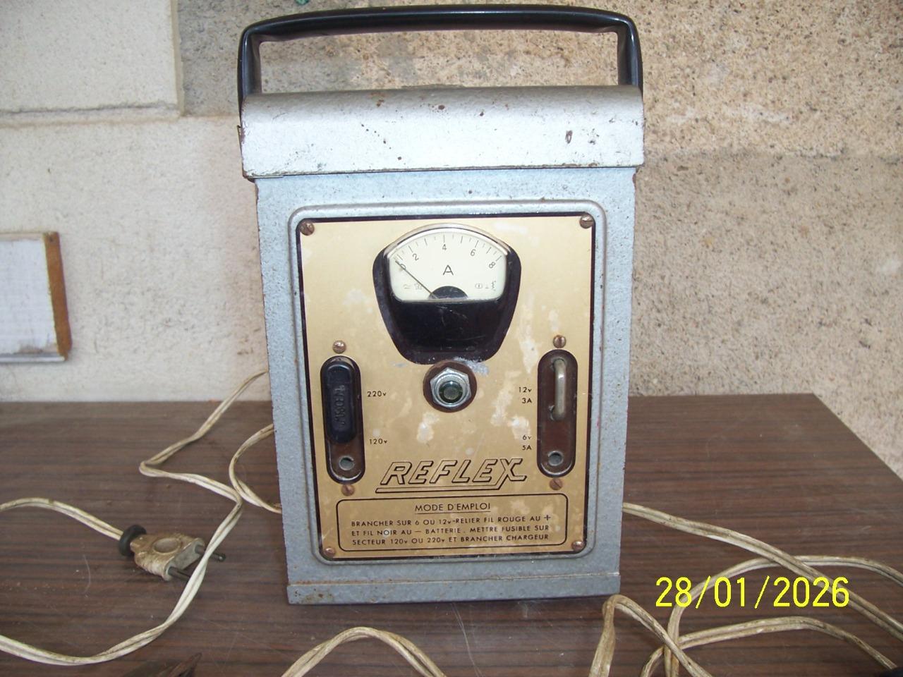 Ancien chargeur batterie reflex LesAnciennes.com
