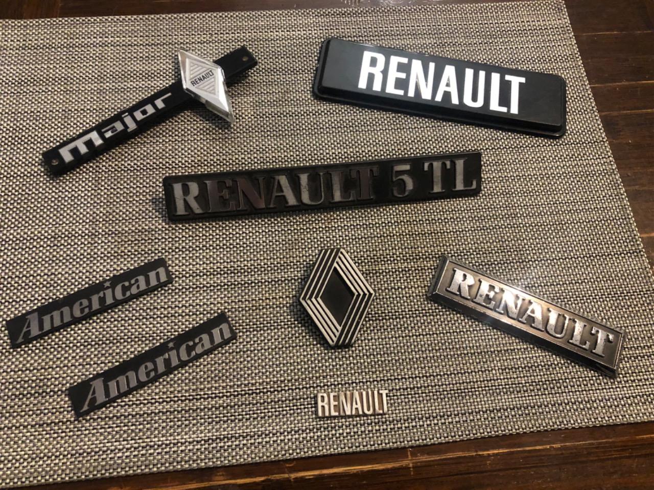 Emblème insigne logo RENAULT 5 major 9 11 18 LesAnciennes.com
