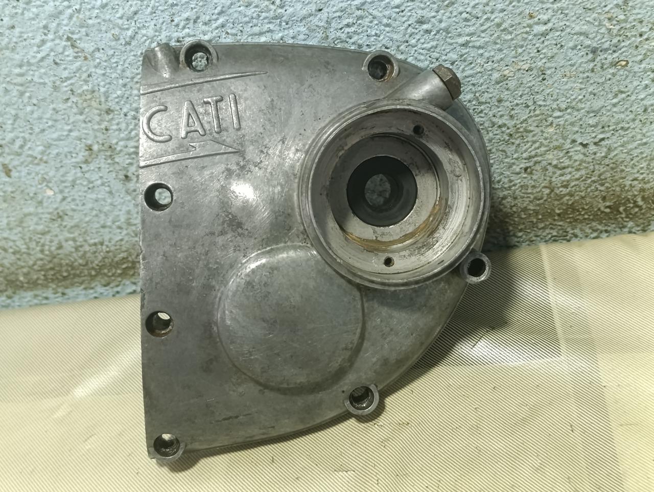 Cache latéral droit DUCATI narrow case LesAnciennes.com