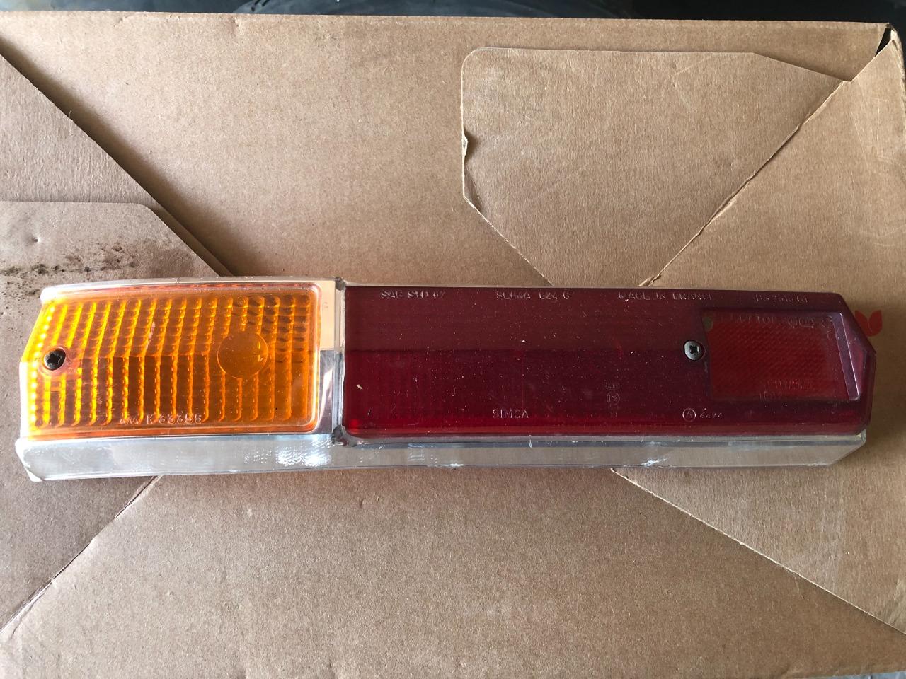 Cabochon gauche SIMCA 1100 1ère série LesAnciennes.com