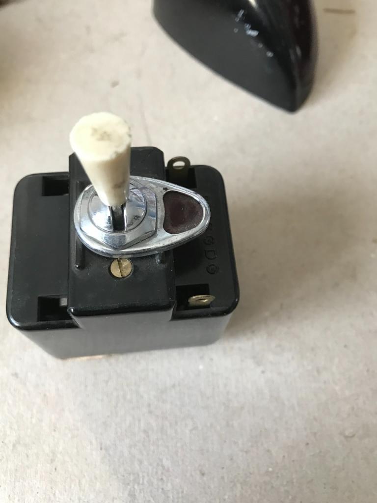 Centrale clignotante 6V Véhicules anciens LesAnciennes.com