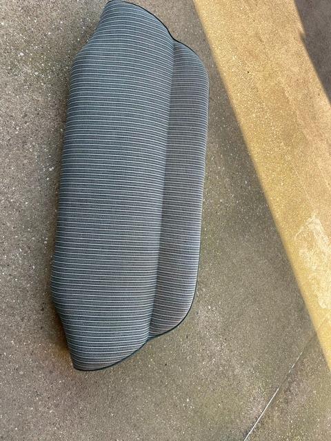 Banquette arrière Renault Dauphine LesAnciennes.com