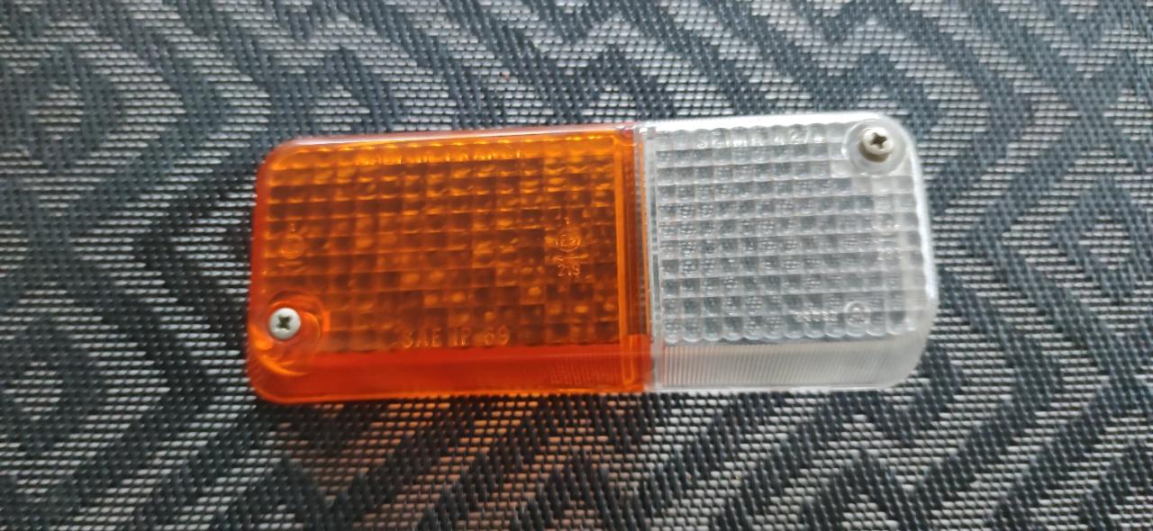 Cabochon clignotant droit MATRA Rancho LesAnciennes.com