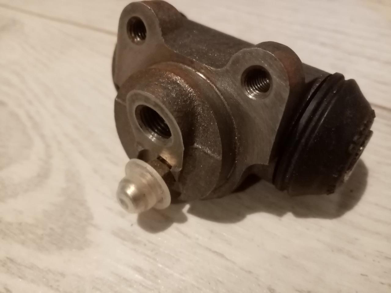 Cylindre roue neuf ARD / G pour R4 montage Girling LesAnciennes.com