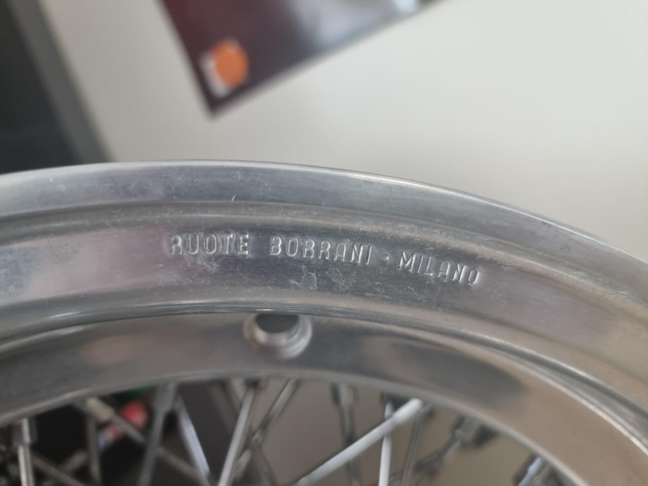 Roue LAMBORGHINI Miura LesAnciennes.com