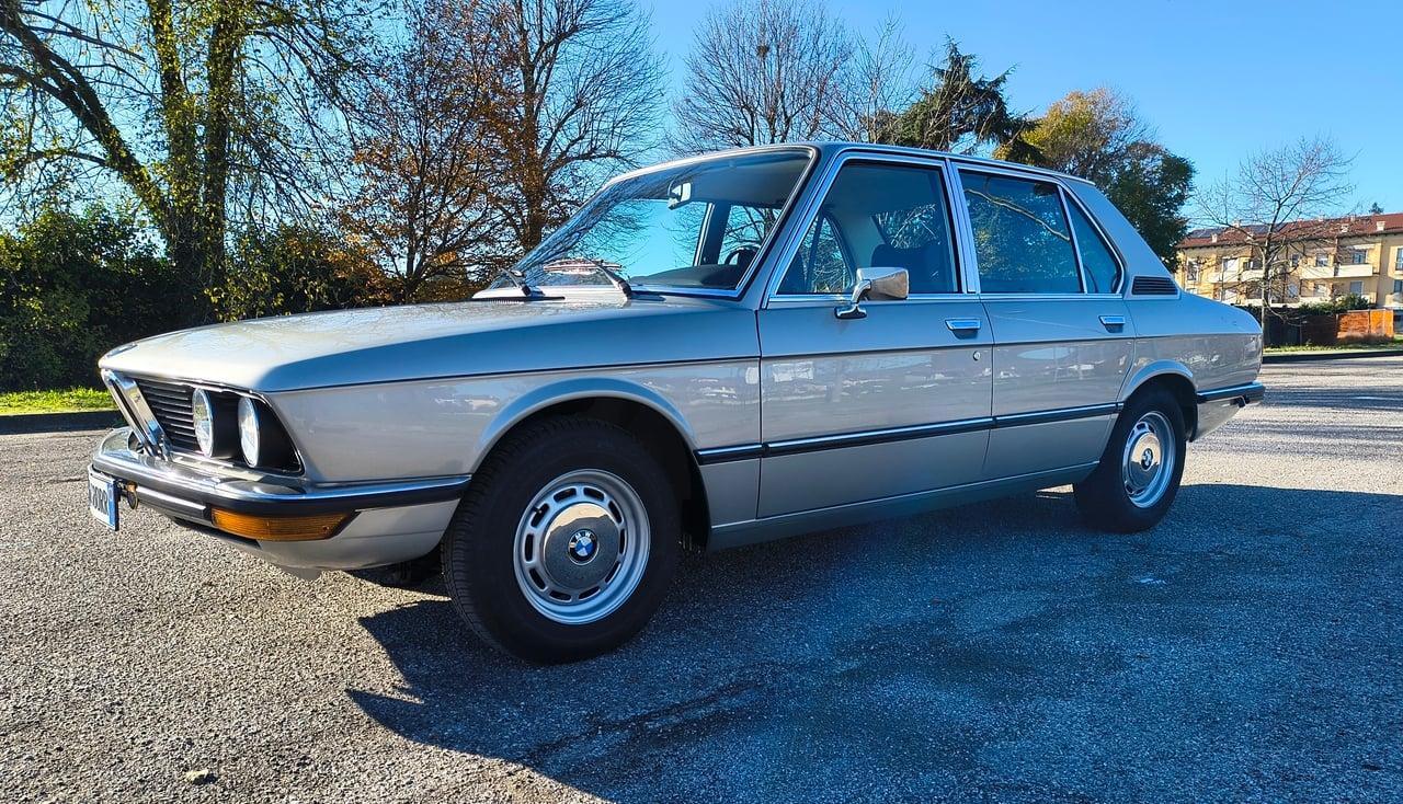 1974 BMW E12 520 Manual LesAnciennes.com