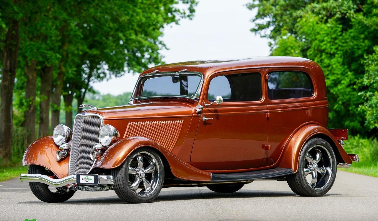 FORD V8 Tudor Restomed - 1933 LesAnciennes.com