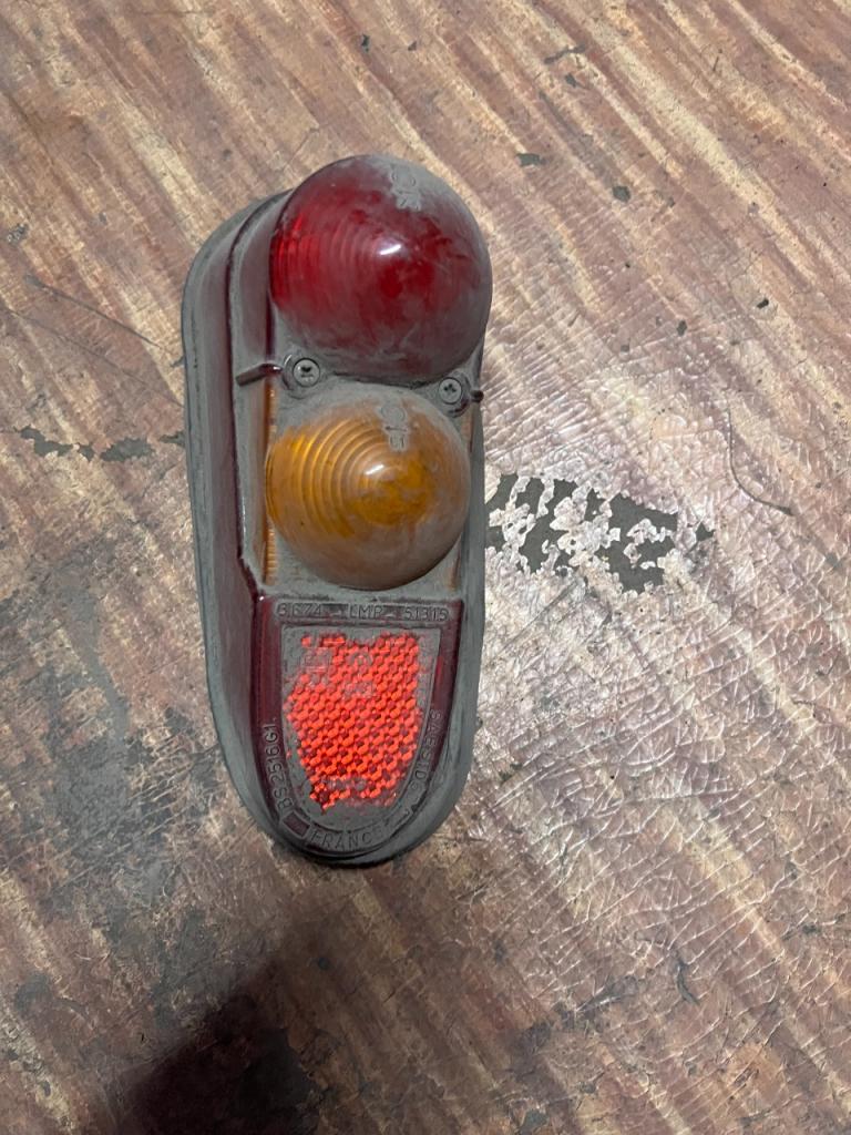 Feu RENAULT 4 (R4) LesAnciennes.com