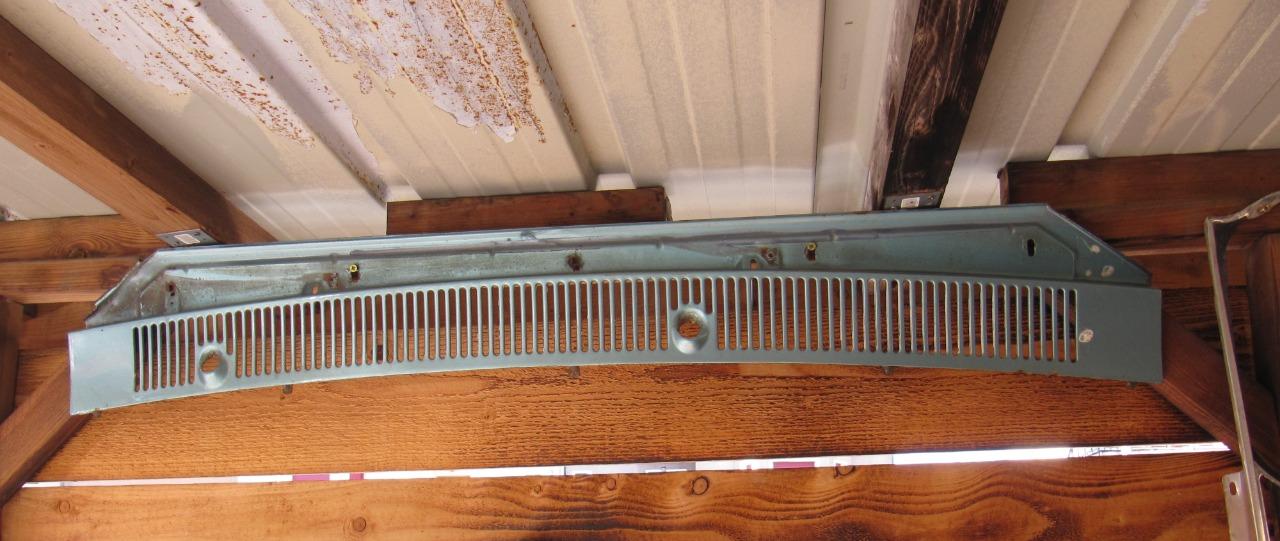 GRILLE PARE BRISE PONTIAC BEAUMONT LesAnciennes.com