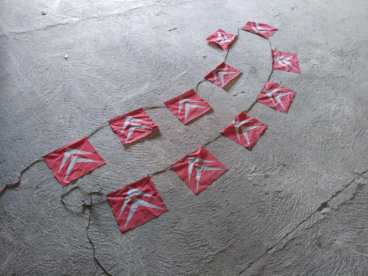 Banderole fanions citroen LesAnciennes.com