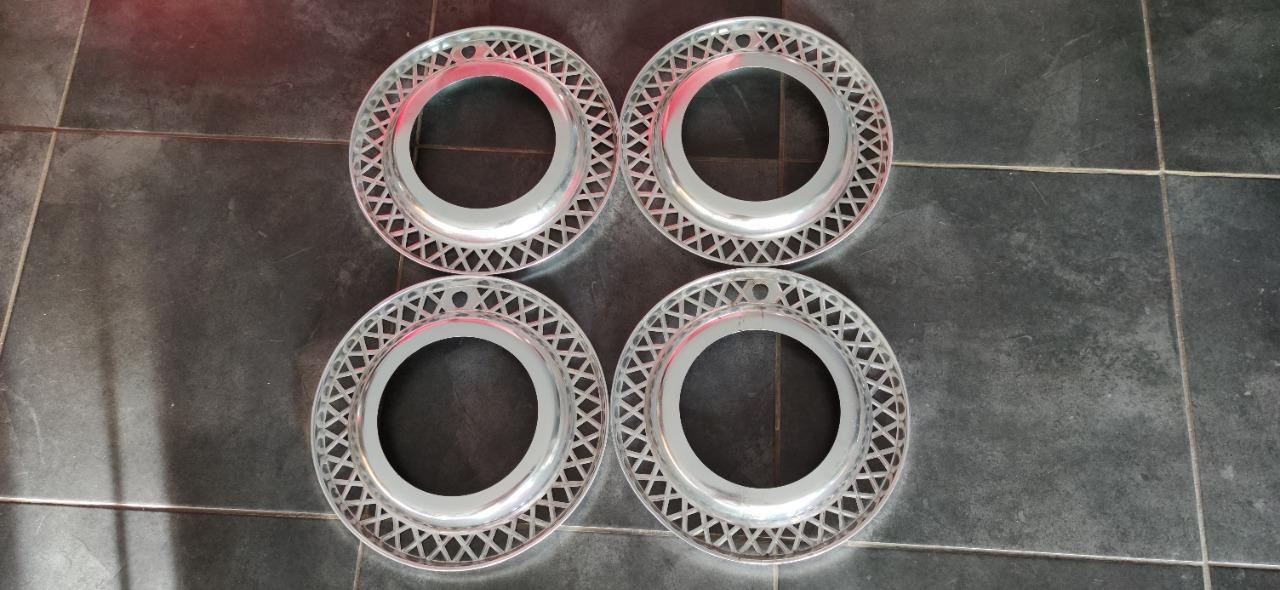 Couronnes d'enjoliveurs RENAULT 16 (R16) R1150 LesAnciennes.com