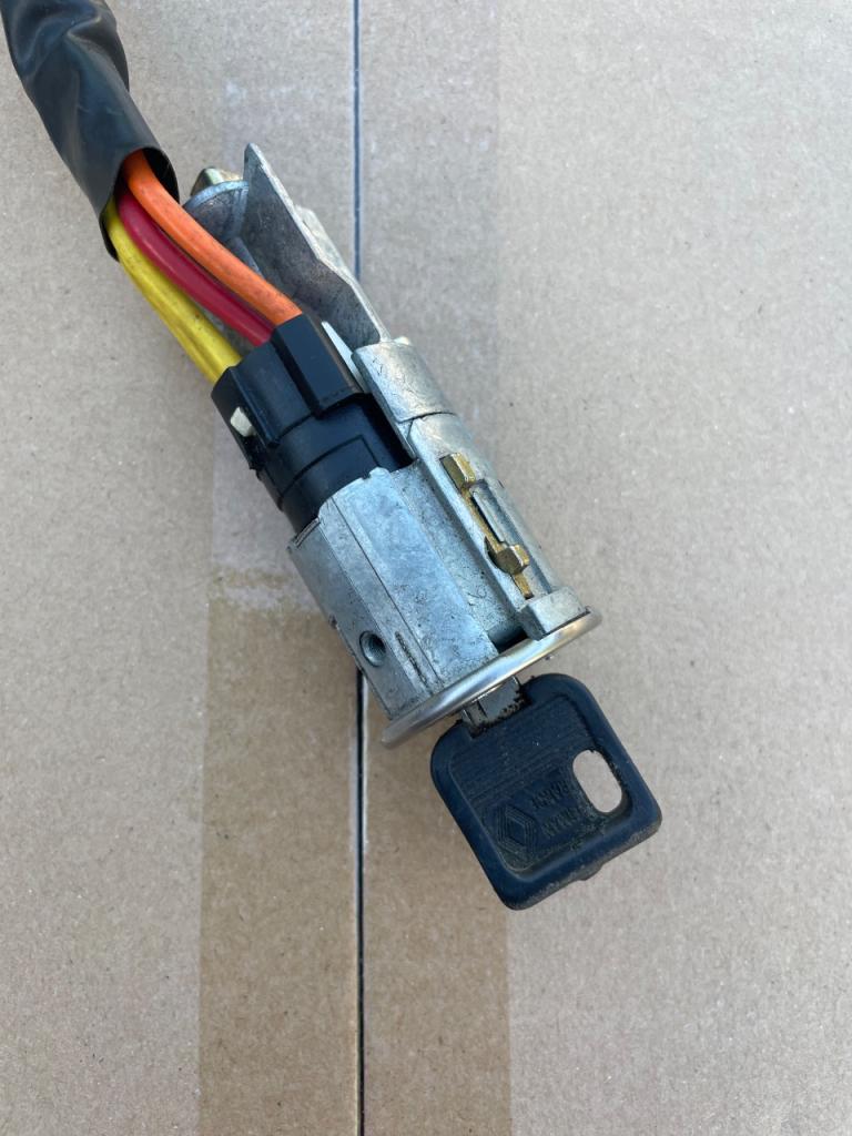 Neiman RENAULT 25 (R25) LesAnciennes.com