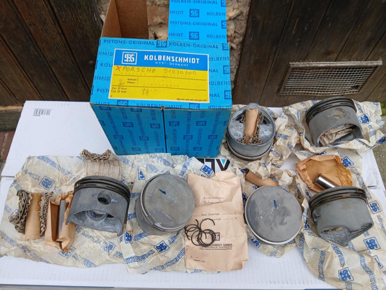 Pièces PORSCHE 911T jeu de pistons LesAnciennes.com