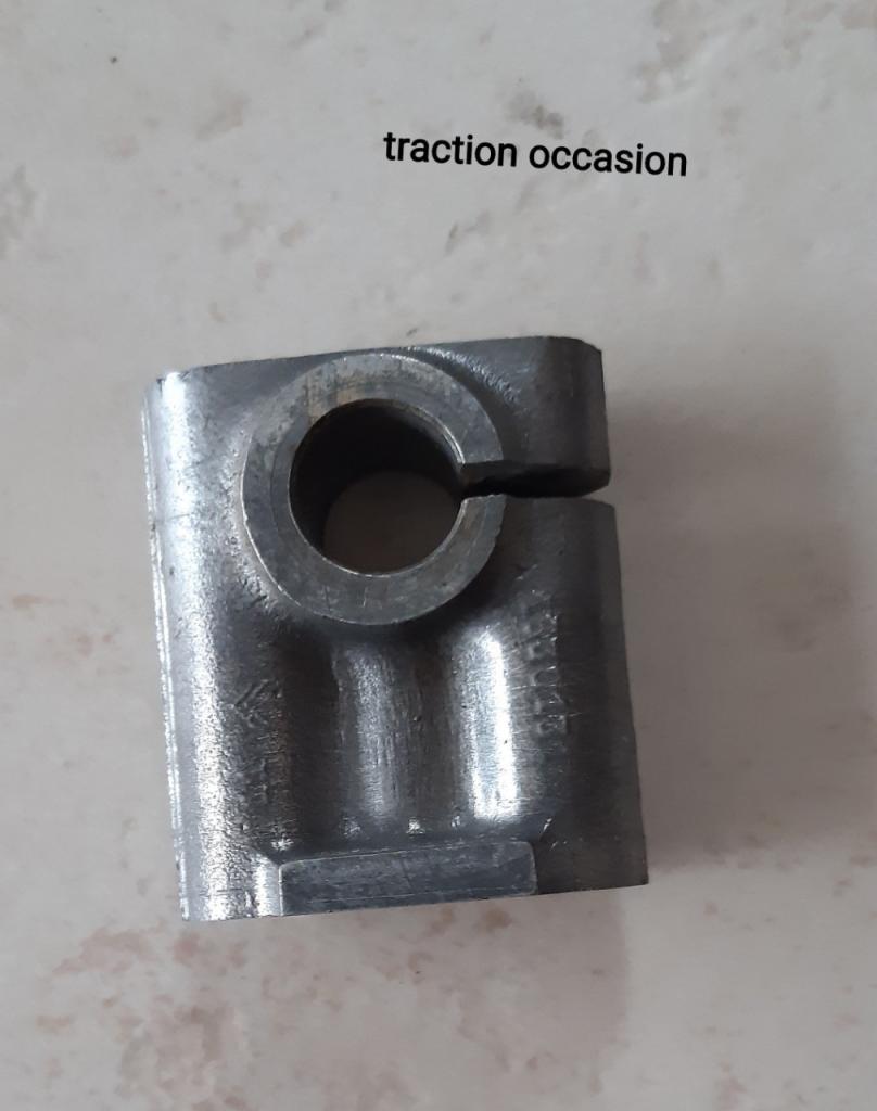 Un support axe rampe culbuteur TRACTION 11PERFO LesAnciennes.com