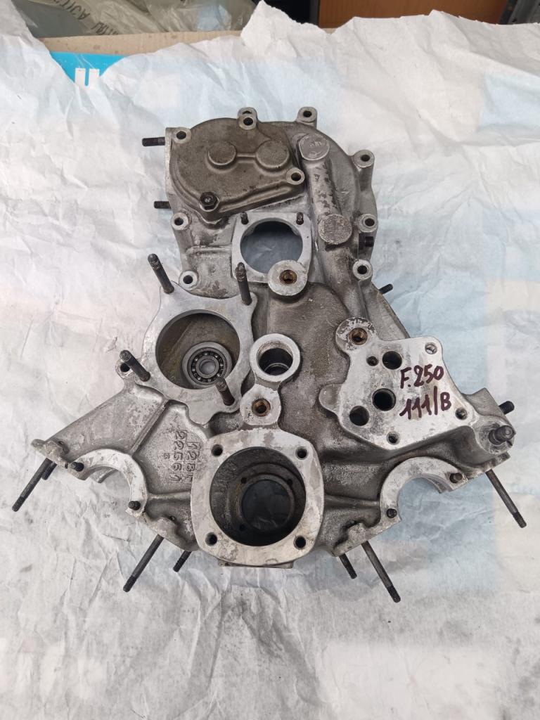 Carter de distribution Ferrari 250 F128F LesAnciennes.com