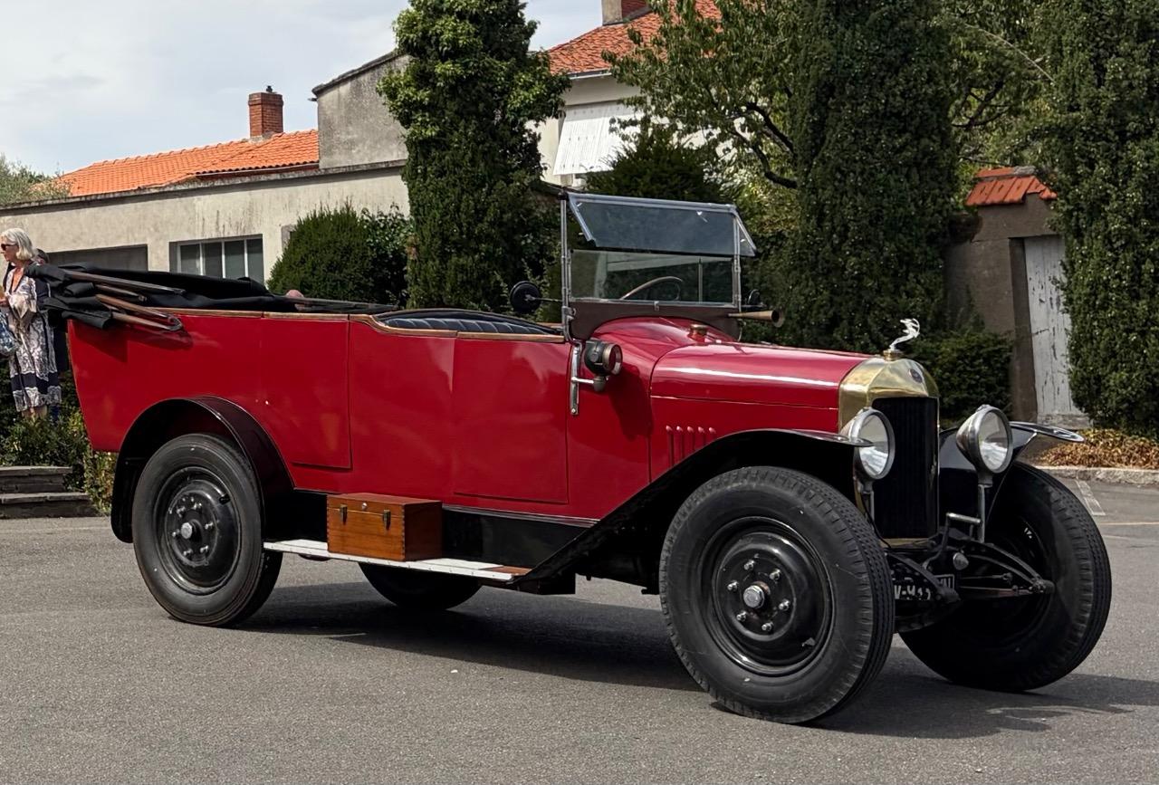 UNIC L2 camionnette torpedo - 1925 LesAnciennes.com