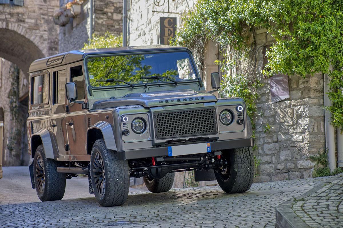LAND ROVER Defender TD4 SW full resto LesAnciennes.com