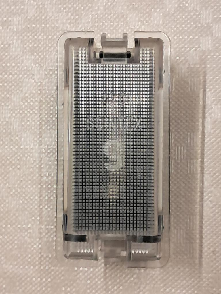 Eclaireur de coffre Renault LesAnciennes.com