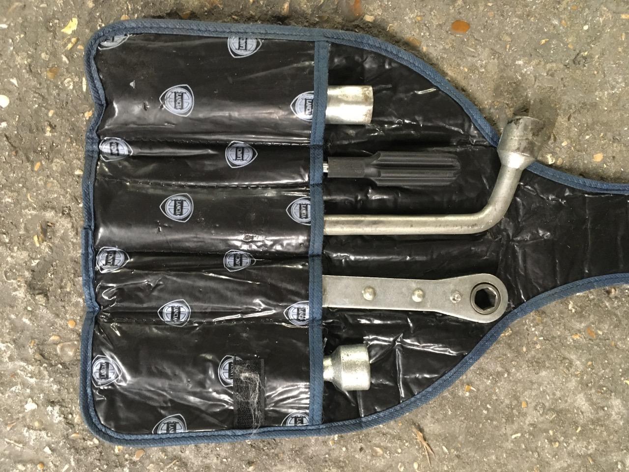 LANCIA Delta trousse à outils [origine] LesAnciennes.com