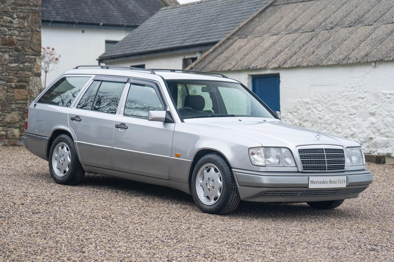 1994 Mercedes-Benz E280 S124 LesAnciennes.com