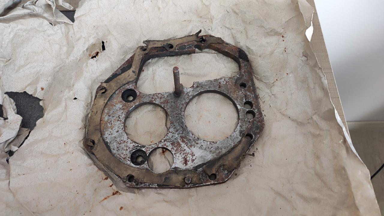 Contre-plaque nez boîte cinq R8 Alpine A110 LesAnciennes.com