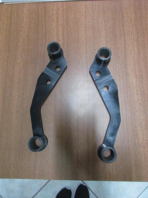 Entretoises de vitres triangles avant Fiat Dino LesAnciennes.com